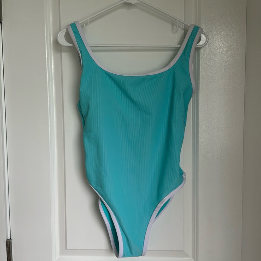Lainsnow One Piece